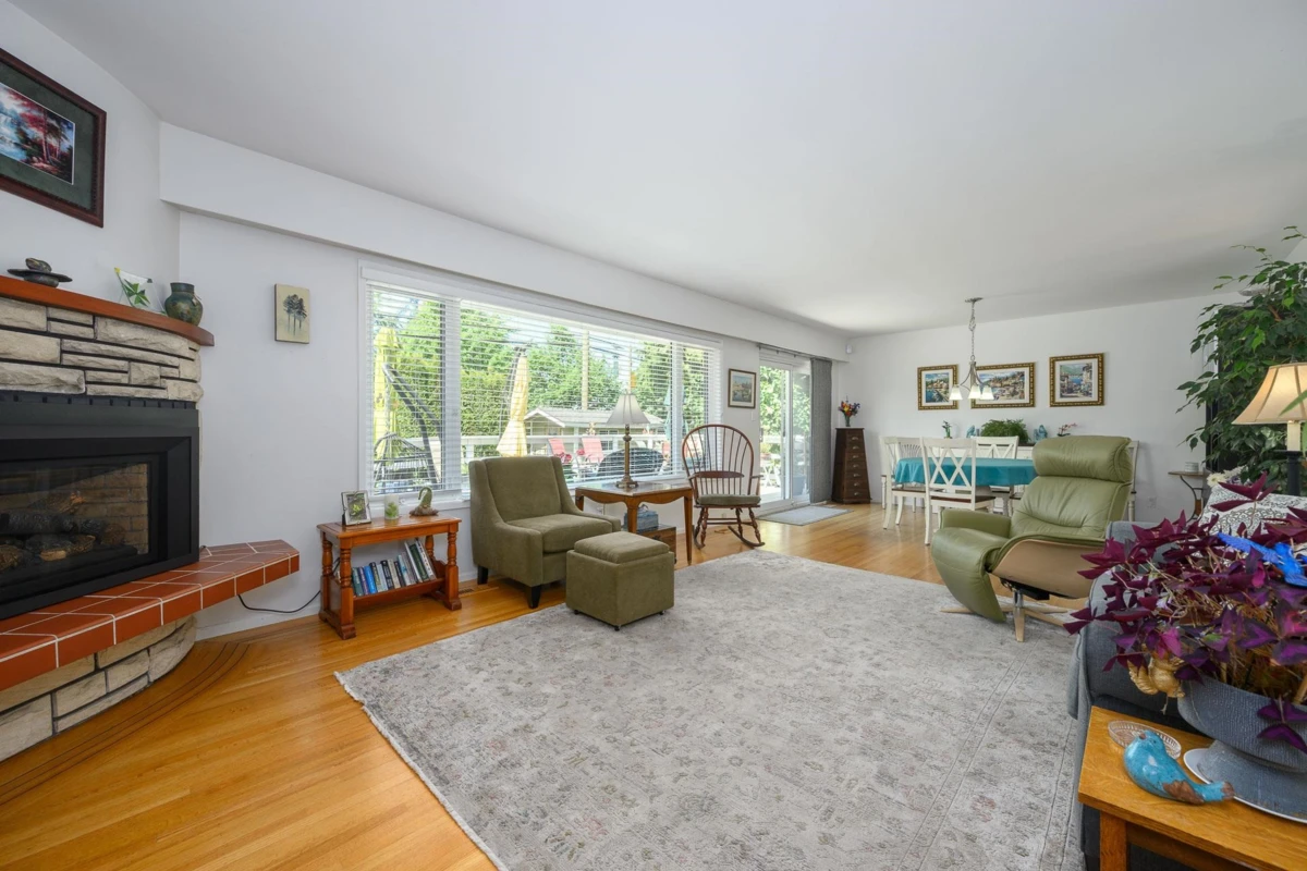 Family Room Photo of 957 56a Street, Delta, BC