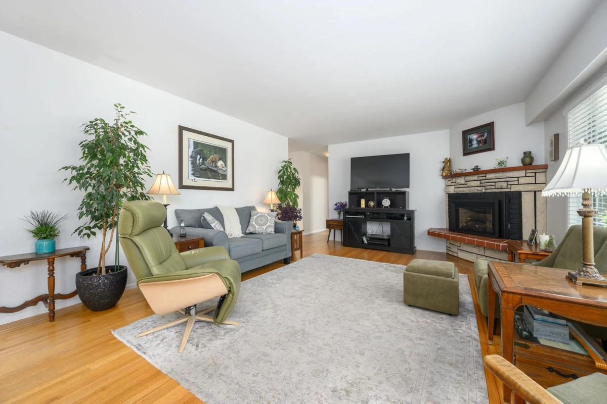 Living Room Photo of 957 56a Street, Delta, BC