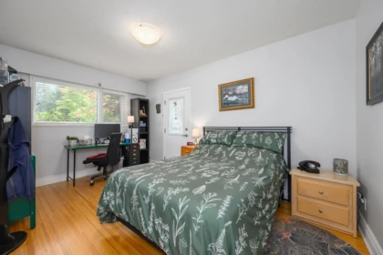 Basement Recreation Room Photo of 957 56a Street, Delta, BC