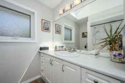 Hallway Photo of 957 56a Street, Delta, BC