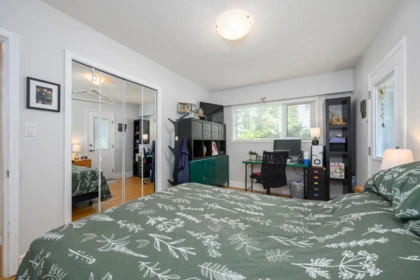 Laundry Room Photo of 957 56a Street, Delta, BC
