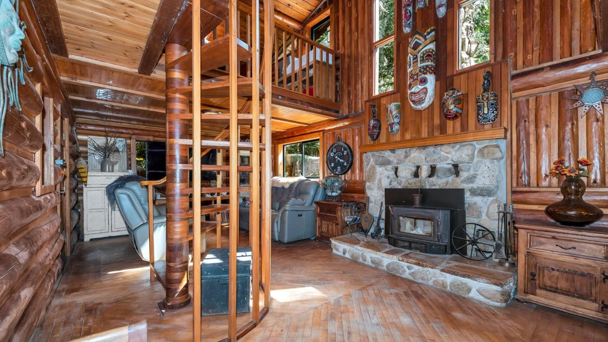 Family Room Photo of 604 Waugh Road, Mayne Island, BC