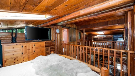 Basement Recreation Room Photo of 604 Waugh Road, Mayne Island, BC