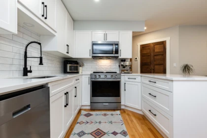 Kitchen Island Photo of 4 45640 Storey Avenue, Chilliwack, BC