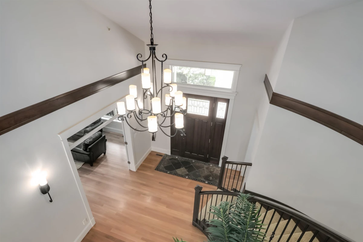 Living Room Photo of 352 St. James Crescent, West Vancouver, BC