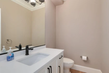 Guest Bathroom Photo of 352 St. James Crescent, West Vancouver, BC