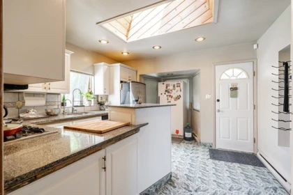 Breakfast Nook Photo of 15410 Victoria Avenue, White Rock, BC
