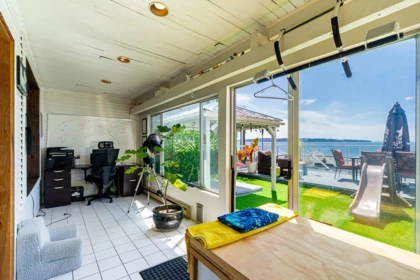 Office / Den Photo of 15410 Victoria Avenue, White Rock, BC