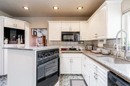 Pantry Photo of 15410 Victoria Avenue, White Rock, BC