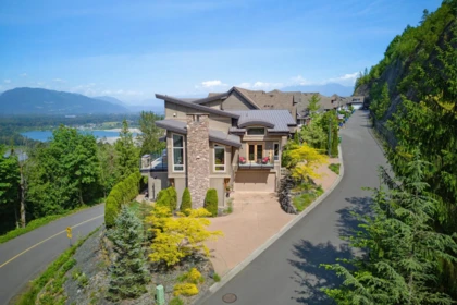 Neighborhood Park Photo Near 1 43462 Alameda Drive, Chilliwack, BC