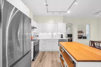 Kitchen Photo of 18 6950 120 Street, Surrey, BC
