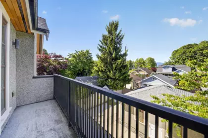 Garden / Landscaping Photo of 3285 W 12th Avenue, Vancouver, BC