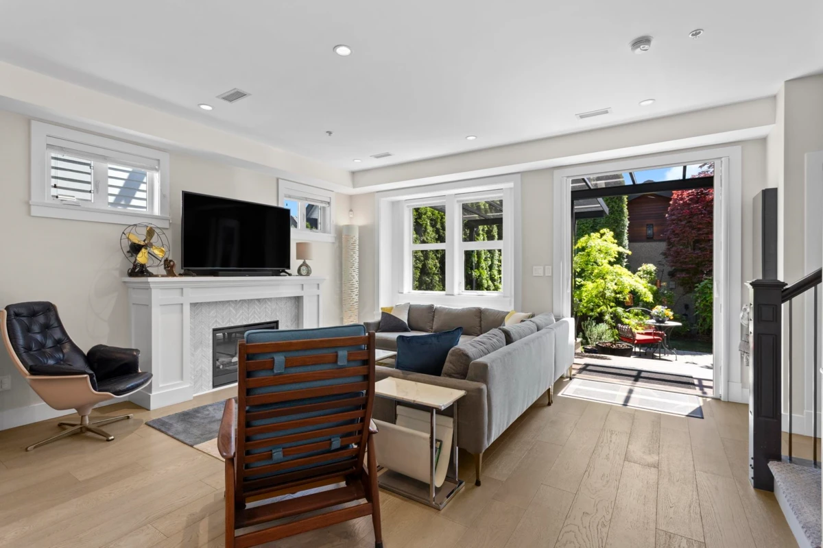 Dining Area Photo of 1020 E 13th Avenue, Vancouver, BC