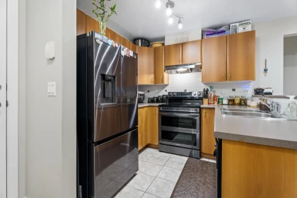 Kitchen Photo of 203 14885 105 Avenue, Surrey, BC