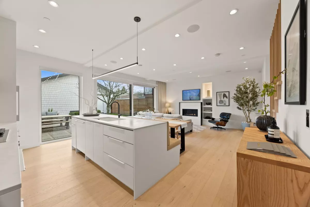Dining Area Photo of 529 E 17th Avenue, Vancouver, BC