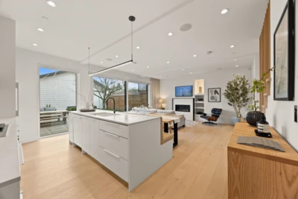 529 E 17th Avenue, Vancouver, BC, Vancouver — Half Duplex for sale