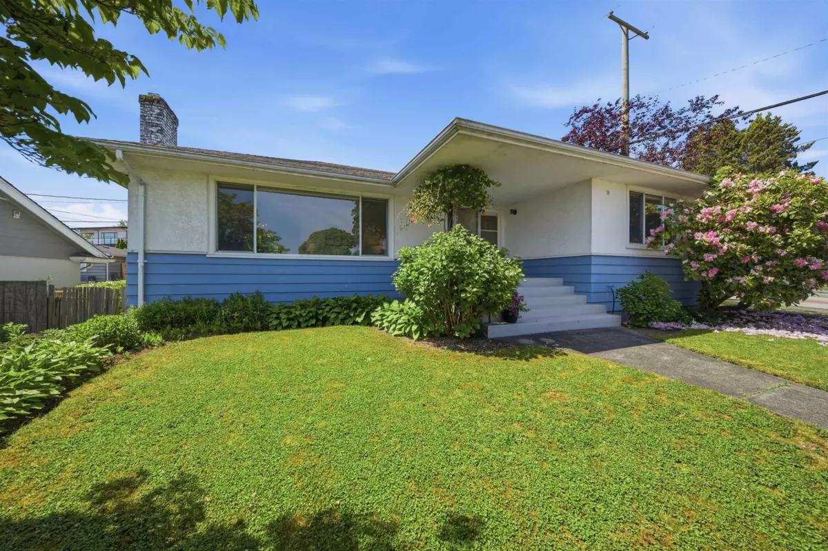 Exterior Rear Photo of 937 Chestnut Street, New Westminster, BC