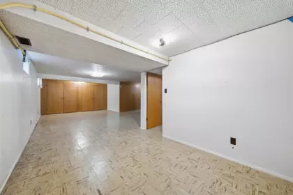 Entry Foyer Photo of 937 Chestnut Street, New Westminster, BC