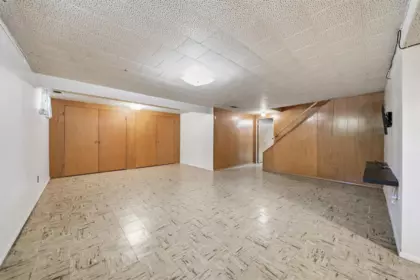 Hallway Photo of 937 Chestnut Street, New Westminster, BC