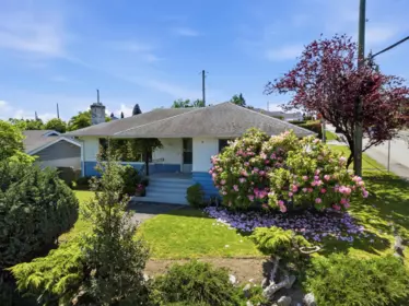 Hot Tub / Spa Photo of 937 Chestnut Street, New Westminster, BC
