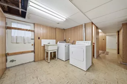 Laundry Room Photo of 937 Chestnut Street, New Westminster, BC