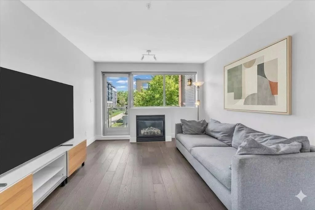 Living Room Photo of 302 2680 Arbutus Street, Vancouver, BC