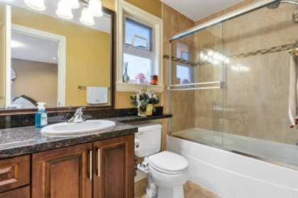 Entry Foyer Photo of 10163 177a Street, Surrey, BC