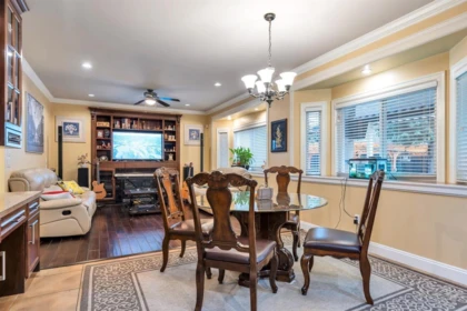Kitchen Island Photo of 10163 177a Street, Surrey, BC