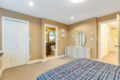 Laundry Room Photo of 10163 177a Street, Surrey, BC
