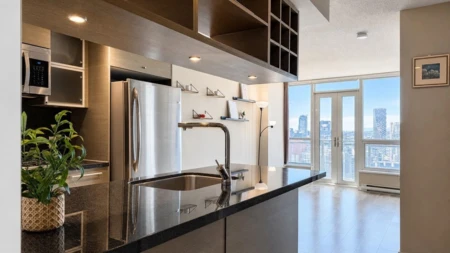 Kitchen Island Photo of 2508 833 Seymour Street, Vancouver, BC