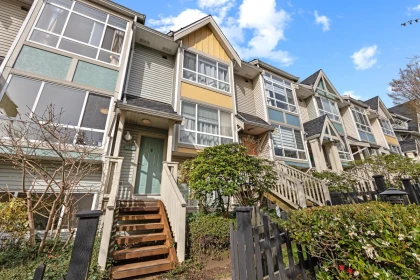 Backyard Photo of 7393 Magnolia Terrace, Burnaby, BC