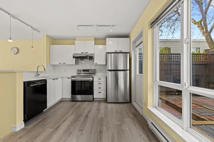 Breakfast Nook Photo of 7393 Magnolia Terrace, Burnaby, BC