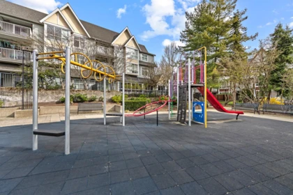 Garden / Landscaping Photo of 7393 Magnolia Terrace, Burnaby, BC