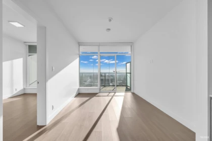 Walk-In Closet Photo of 1505 6511 Sussex Avenue, Burnaby, BC