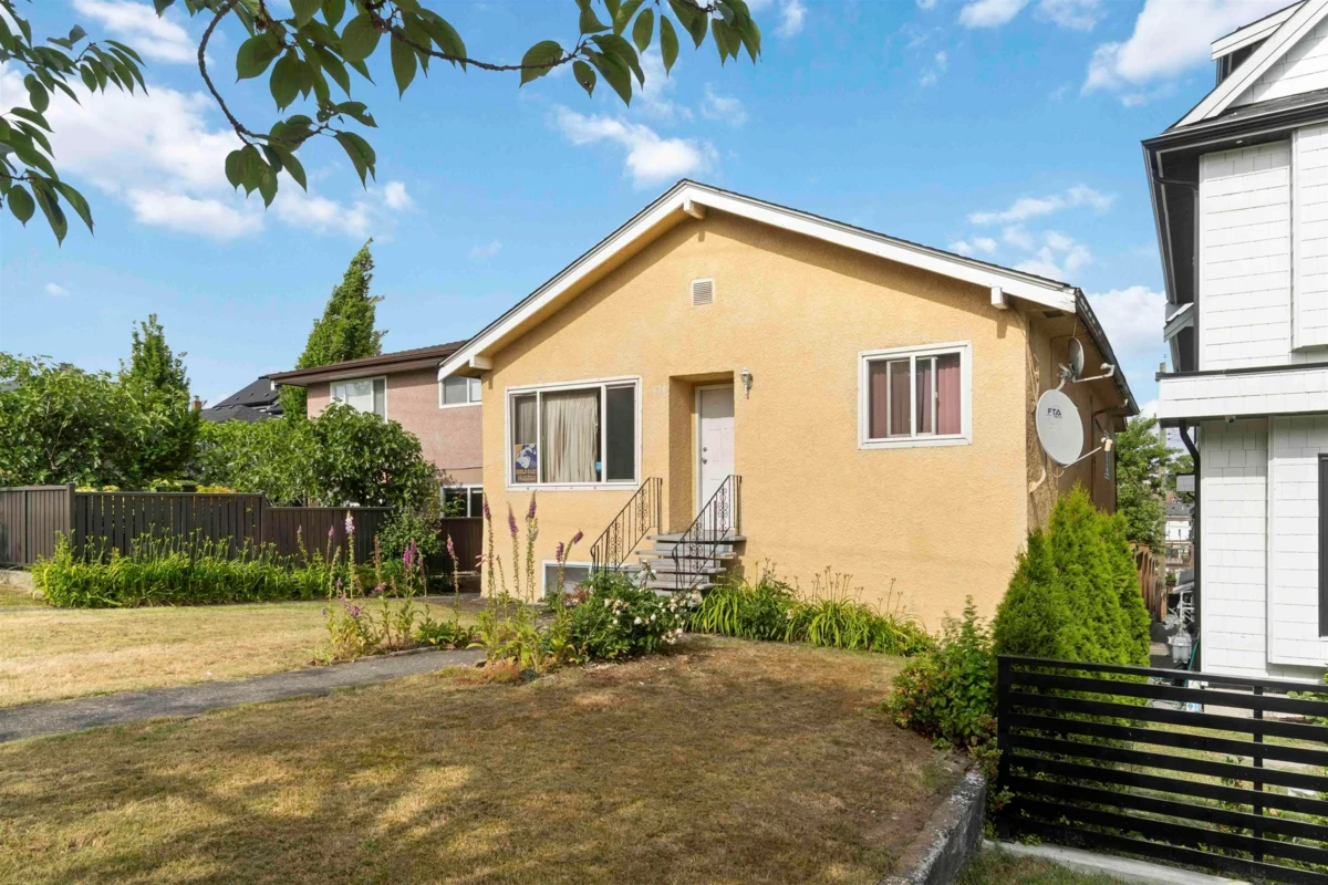 Family Room Photo of 620 Slocan Street, Vancouver, BC