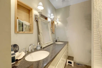 Guest Bathroom Photo of 15064 Peacock Place, Surrey, BC
