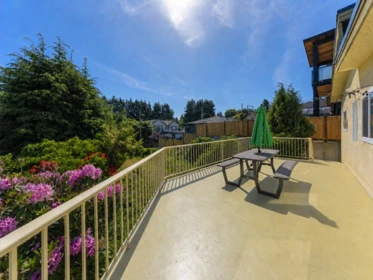 Breakfast Nook Photo of 5578 Oakglen Drive, Burnaby, BC