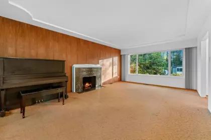 Kitchen Island Photo of 2510 Byron Road, North Vancouver, BC