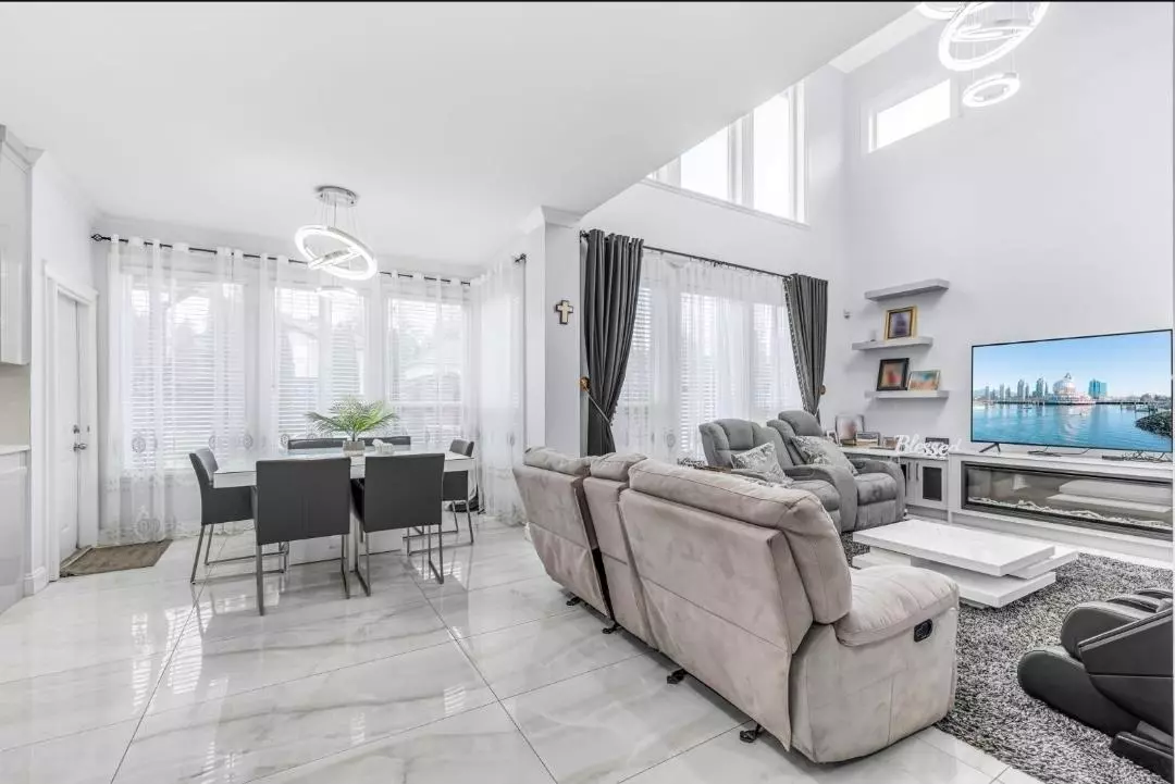 Dining Area Photo of 15039 69 Avenue, Surrey, BC