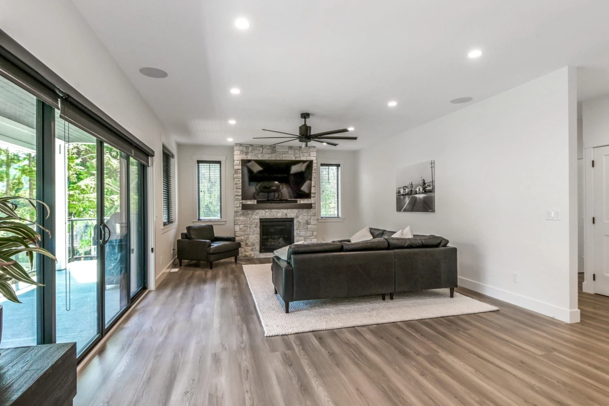 Living Room Photo of 10080 Mountainview Road, Mission, BC