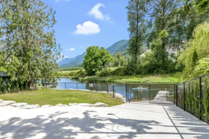 Front Yard Photo of 10080 Mountainview Road, Mission, BC