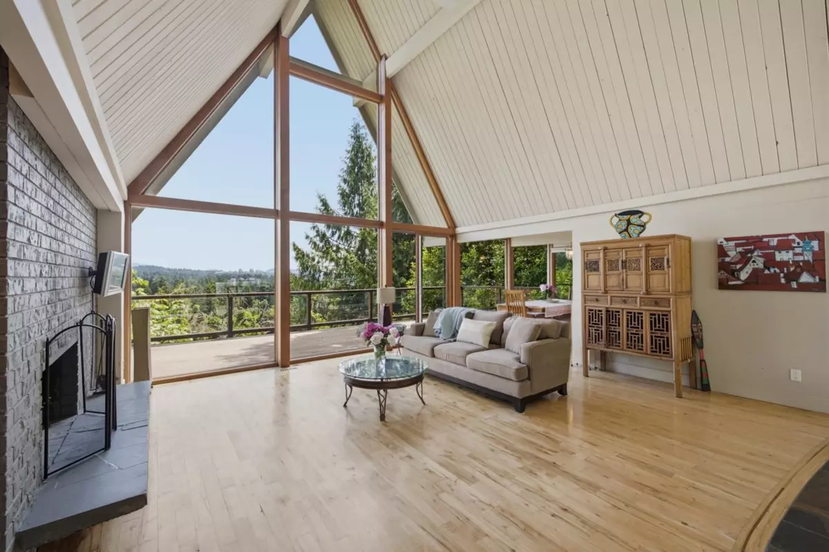 Family Room Photo of 820 Younette Drive, West Vancouver, BC