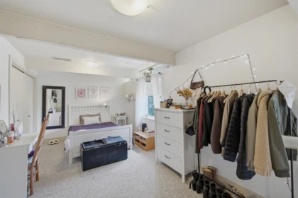 Garage Interior Photo of 820 Younette Drive, West Vancouver, BC