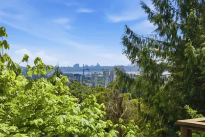 Hot Tub / Spa Photo of 820 Younette Drive, West Vancouver, BC