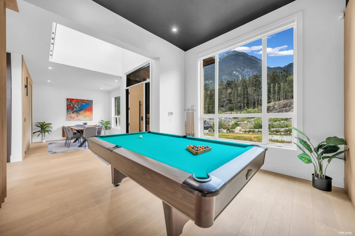 Dining Area Photo of 9361 Wedgemount Plateau Drive, Whistler, BC