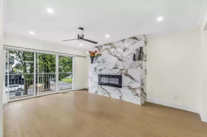 Kitchen Island Photo of 7285 130a Street, Surrey, BC