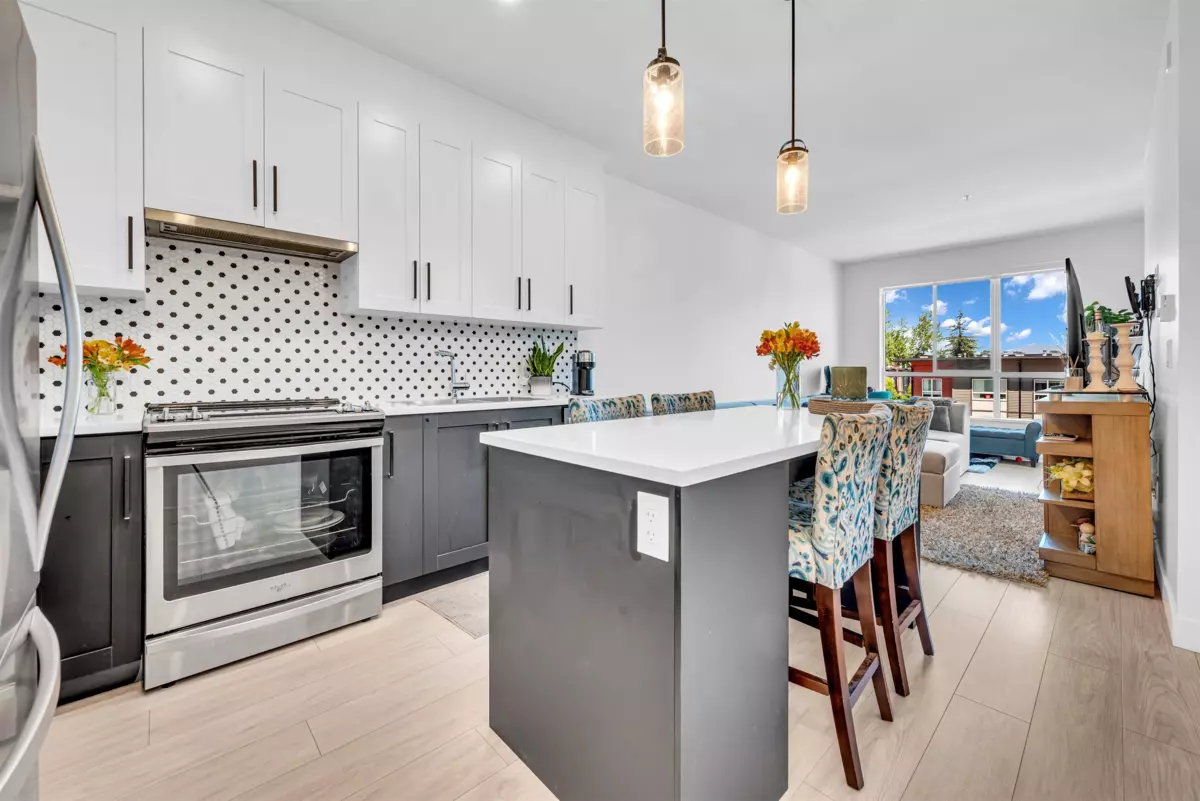 Family Room Photo of 319 18811 72 Avenue, Surrey, BC