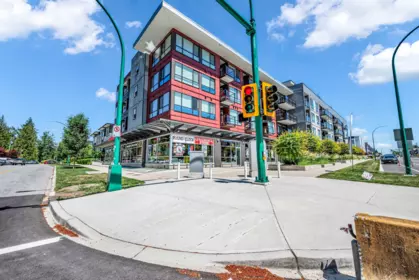Front Yard Photo of 319 18811 72 Avenue, Surrey, BC