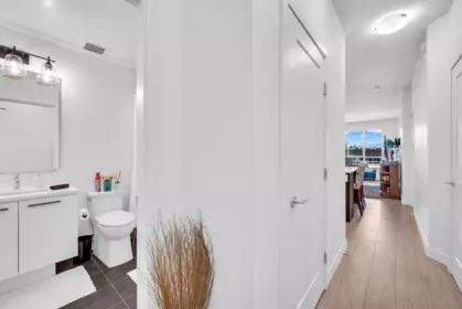 Kitchen Photo of 319 18811 72 Avenue, Surrey, BC