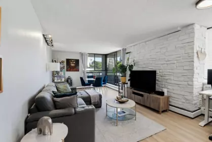 302 3737 Bartlett Court, Burnaby, BC, Burnaby — Apartment/Condo for sale